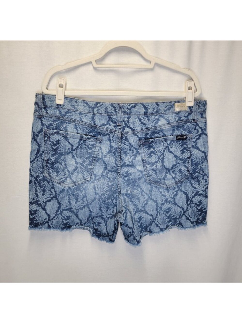 Seven7 Women's Size 16 Jean Shorts Weekend Short Cut Off Snakeskin Print - Picture 2 of 5